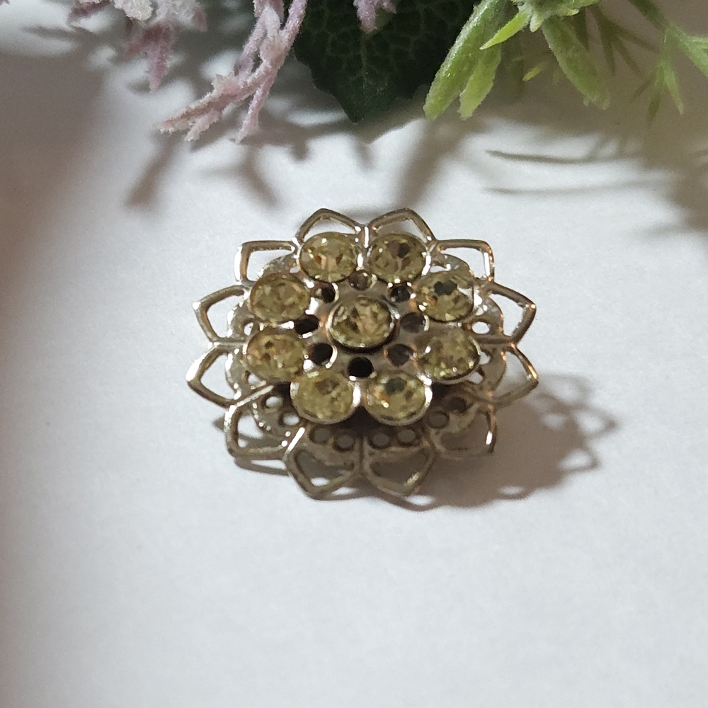 Vintage Yellow Crystal Gold Filigree Flower Brooch - Picture 6 of 15